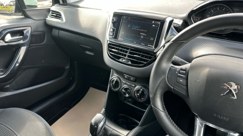 Peugeot 208 1.2 PureTech 82 Signature 5dr [Start Stop] Petrol Hatchback